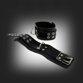 Handcuffed M023