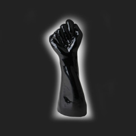 Rise Up fisting mano nero