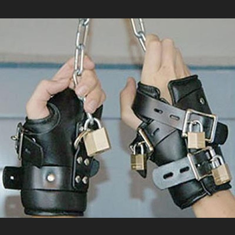 polsini sospensione BDSM e cuoio